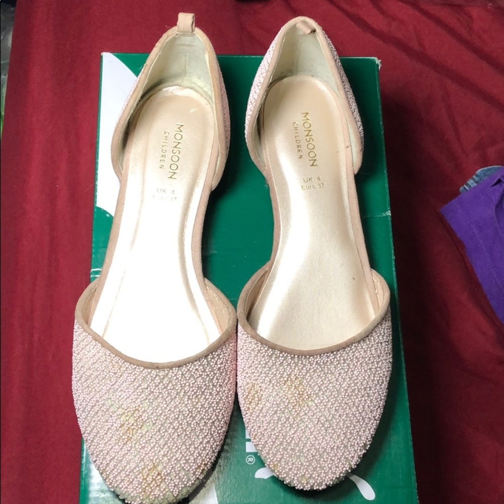 Young girls shoes size 4